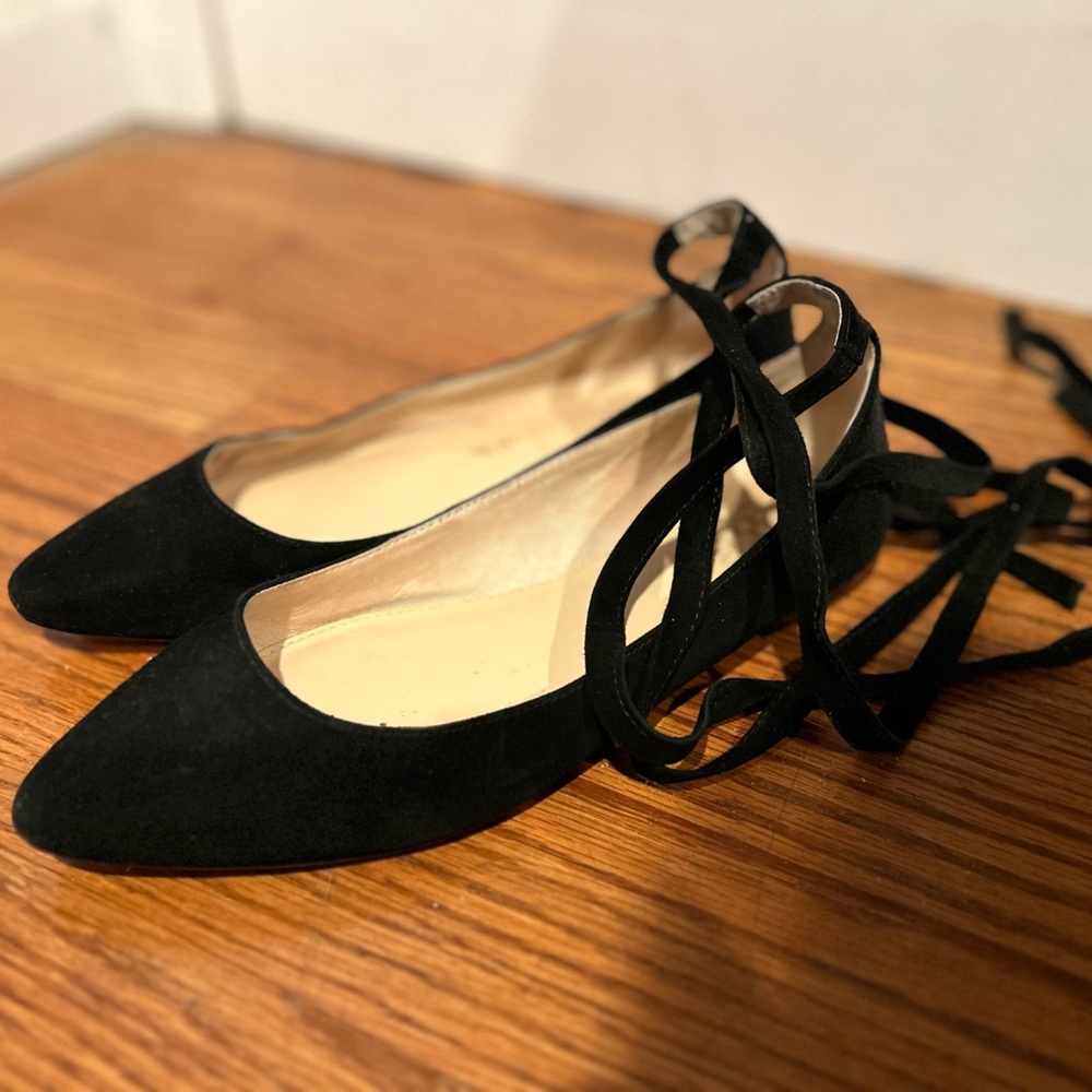 Flat with straps
